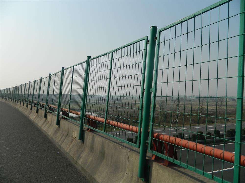 双边丝框架防护栏网圈地钢丝护栏网养殖围栏网球场隔离栏网可定制示例图9