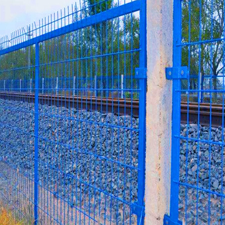 铁路防护栅栏 框架式绿色防护网价格 云蓝