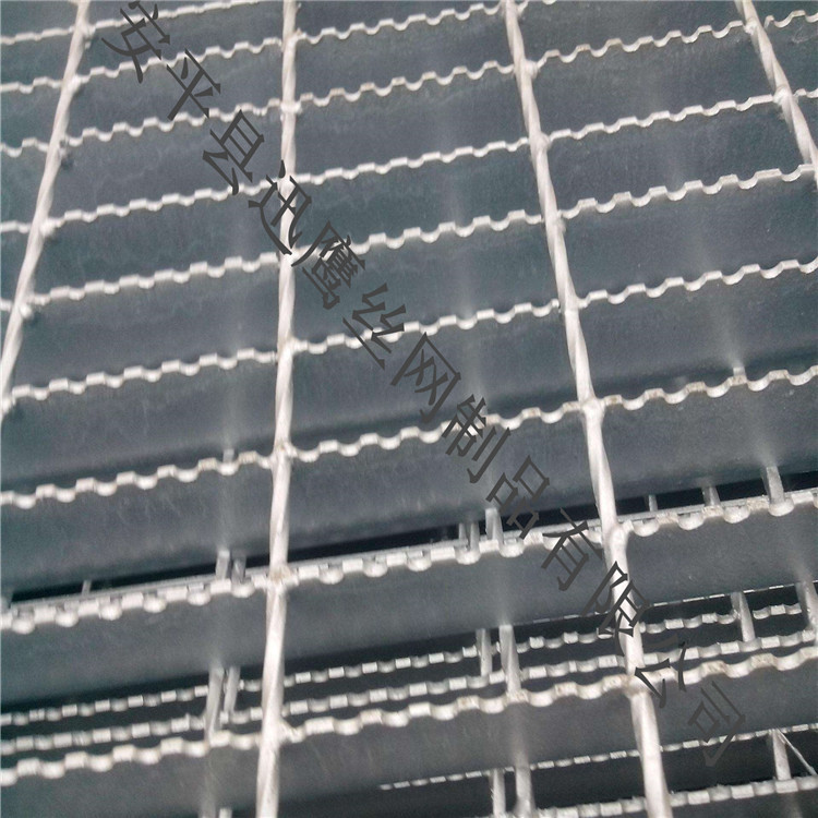 齿型防滑板定制   镀锌锯齿形踏步板   武汉市沟盖方格板厂家示例图1