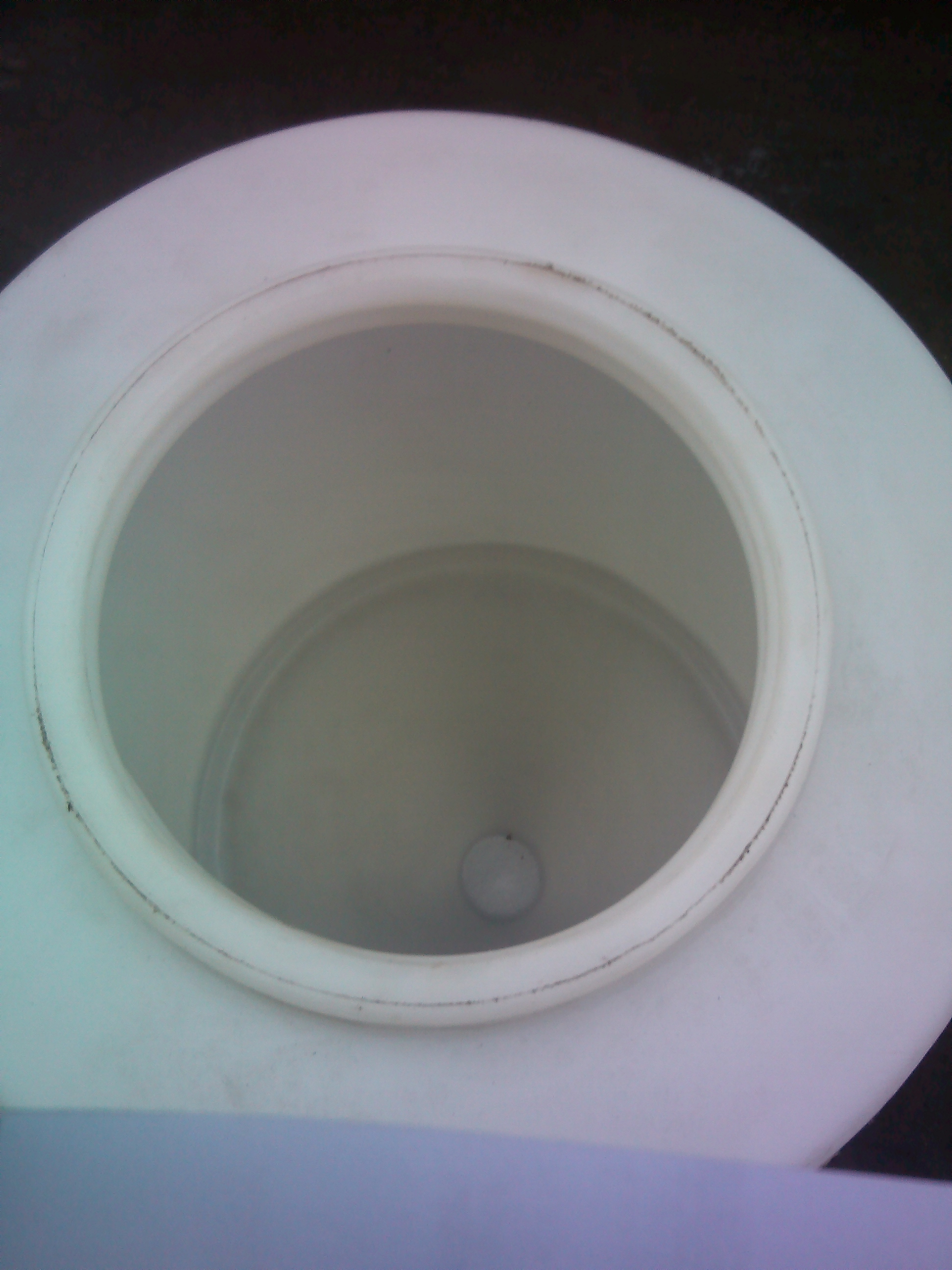 甬诚滚塑1吨纺织水箱 脱色剂储存锥底塑料水箱 10立方锥形尖底无残留塑料水箱