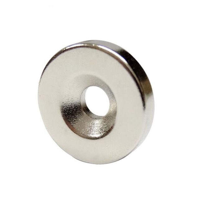现货强力磁铁 圆形打孔 厂家定做批发钕铁硼 252带M3螺丝孔 圆形磁铁图片