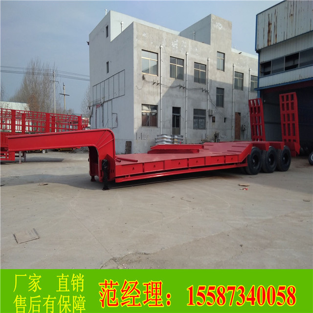 12米13米三桥轴液压锰钢钩机板拖车生产厂家详细报价