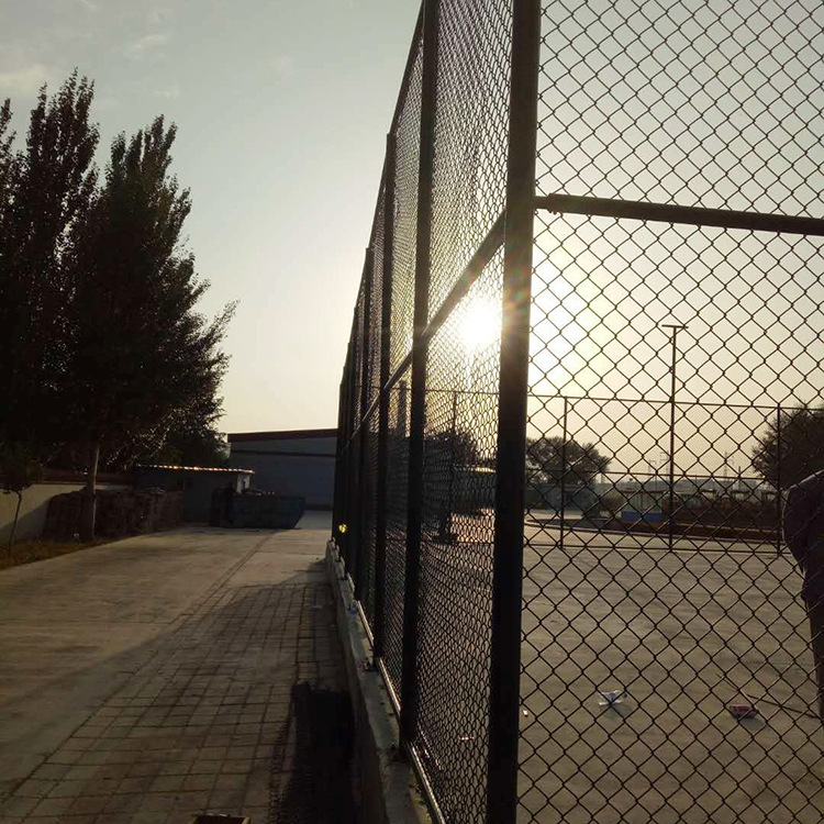 篮球场围网运动场护栏网厂家制作安装护栏网护栏网示例图4