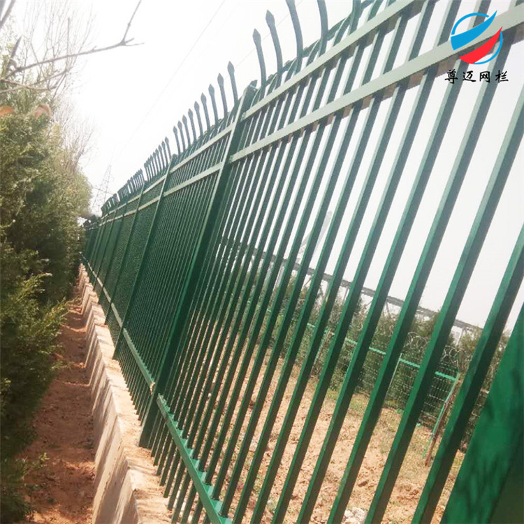 安徽铁艺栏杆围栏 尊迈学校庭院铁艺围墙栅栏 园林绿化带隔离栅栏 护栏厂家
