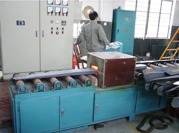 西安厂家直销300千瓦中频炉节能圆钢加热炉非标定制