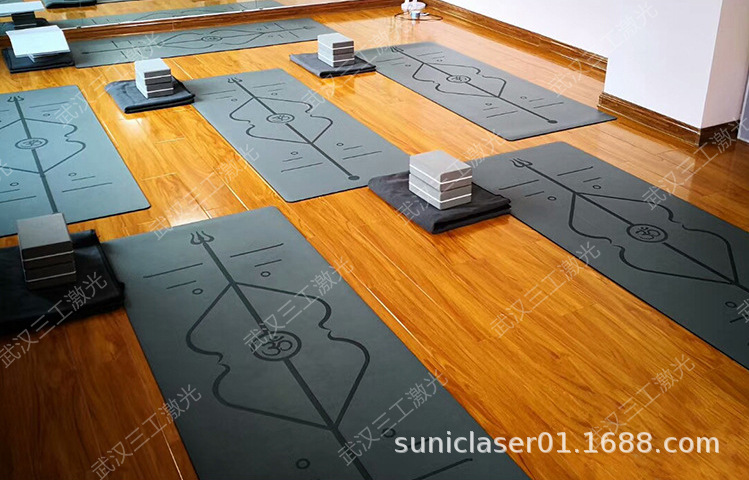 PU瑜伽垫激光烧花机 大幅面全自动底座新型瑜伽垫激光雕刻机示例图3