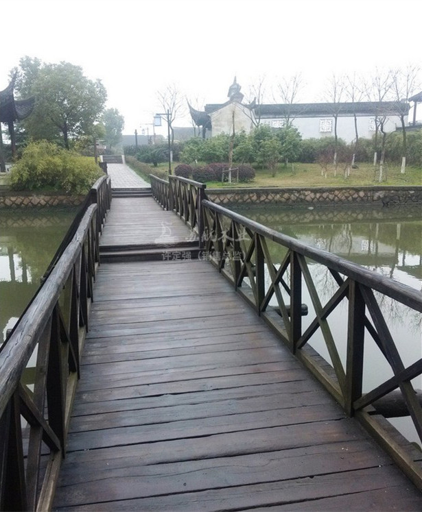 苏航厂家定制园林小型木桥碳化防腐木拱形桥木制景观平行桥梁示例图4