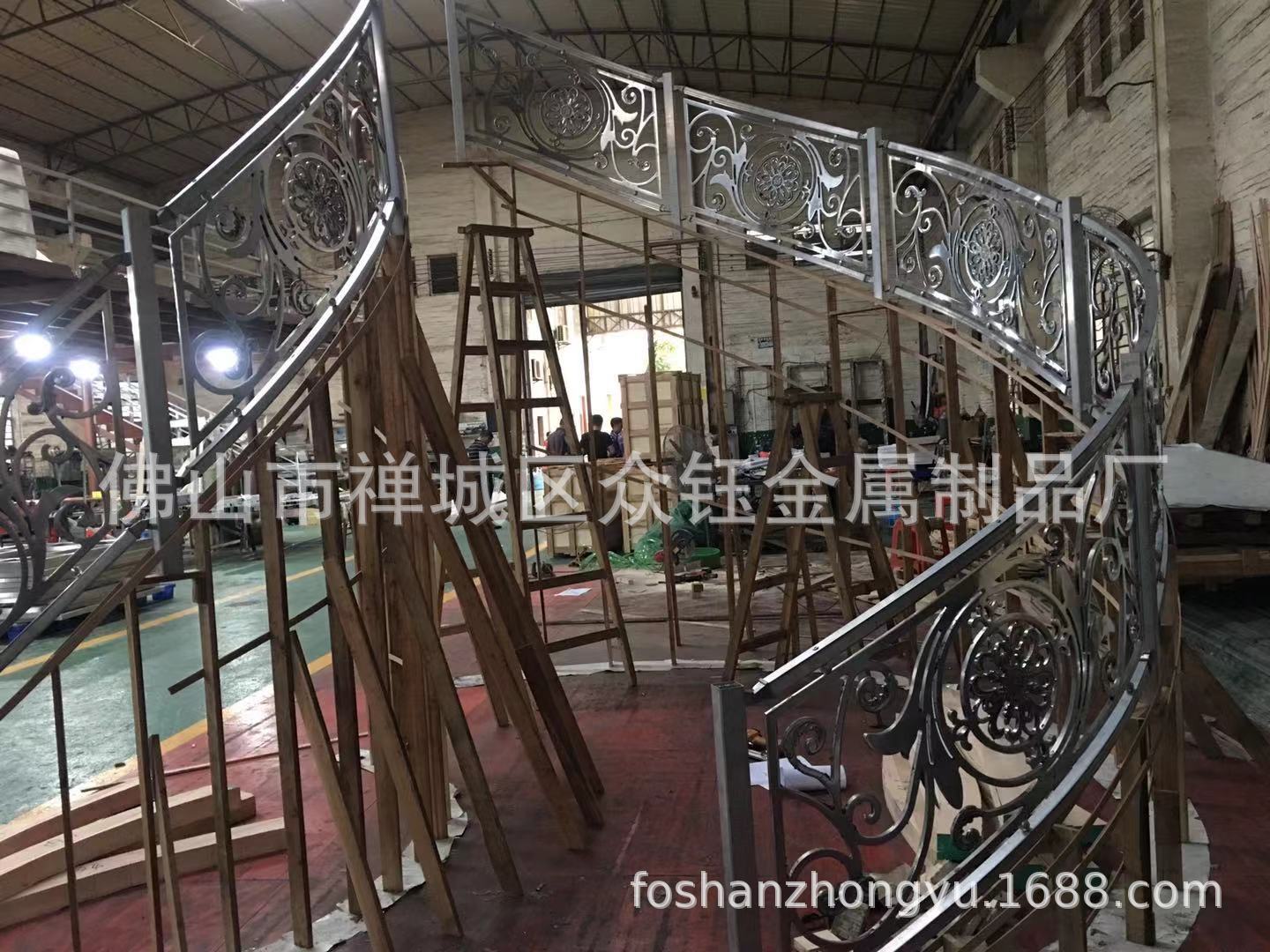 贵族世家的楼梯铜艺浮雕镀金护栏立体浮雕刻24K金护栏门第象征示例图20