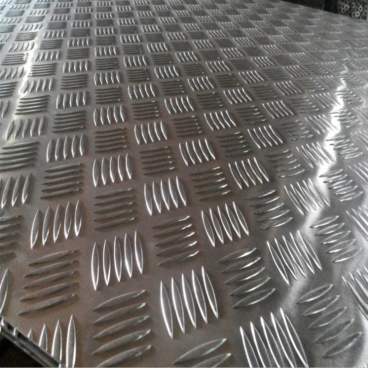 山东晟宏铝业 花纹铝板 五条筋铝板 橘皮纹铝板 防滑铝板 可定尺生产 可剪裁 可开平各种厚度 规格齐全