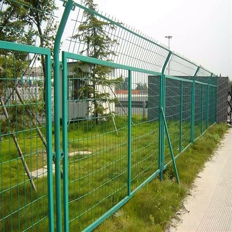 护栏网隔离栅 排球场围栏网 高铁铁丝网 专业生产 佳星