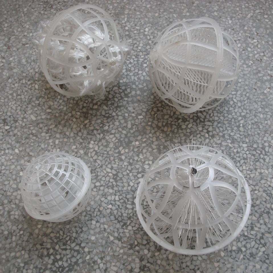 多空生物悬浮填料生物球悬浮球生物填料多空球形填料80-100-150型号全