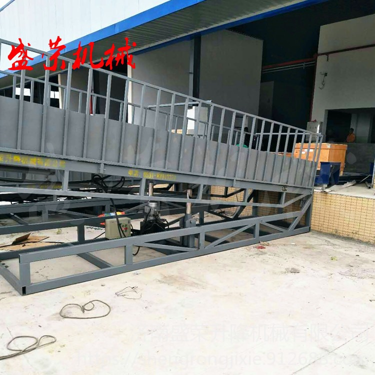 盛荣厂家来电定做各种生猪升降台 斜坡装猪台 生猪装卸车桥 移动式固定式装猪桥SJG3-3