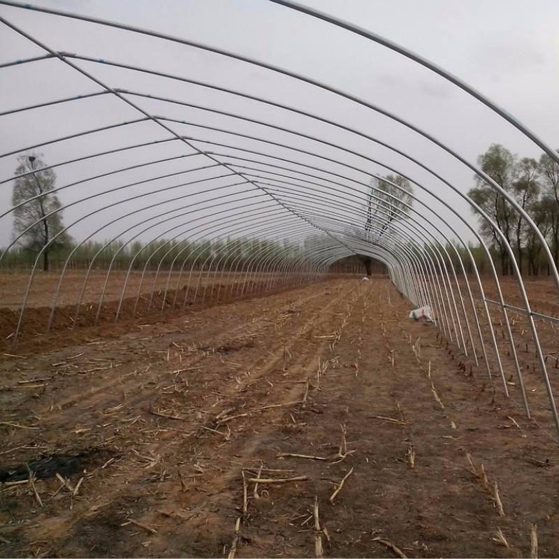 农村钢架薄膜棚一平方米，搭建种植温室每亩地造价，蔬菜大棚钢架价格包工包料，小型塑料钢管骨架