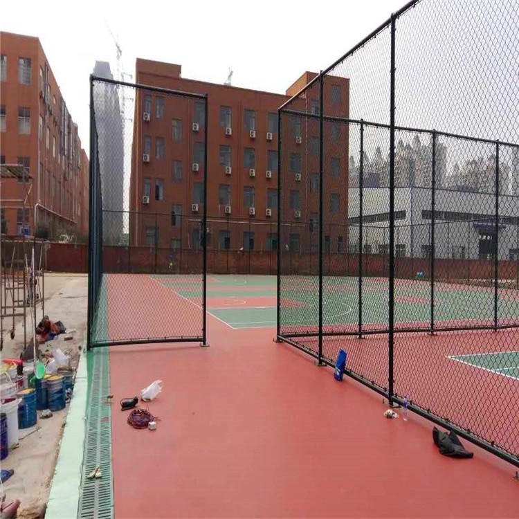 迅鹰球场围栏生产安装 广州喷塑体育场隔离网