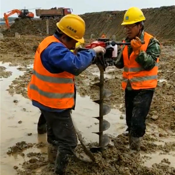 螺旋挖桩掏泥机图片 螺旋清土机每小时工作量 挖桩取土机清理