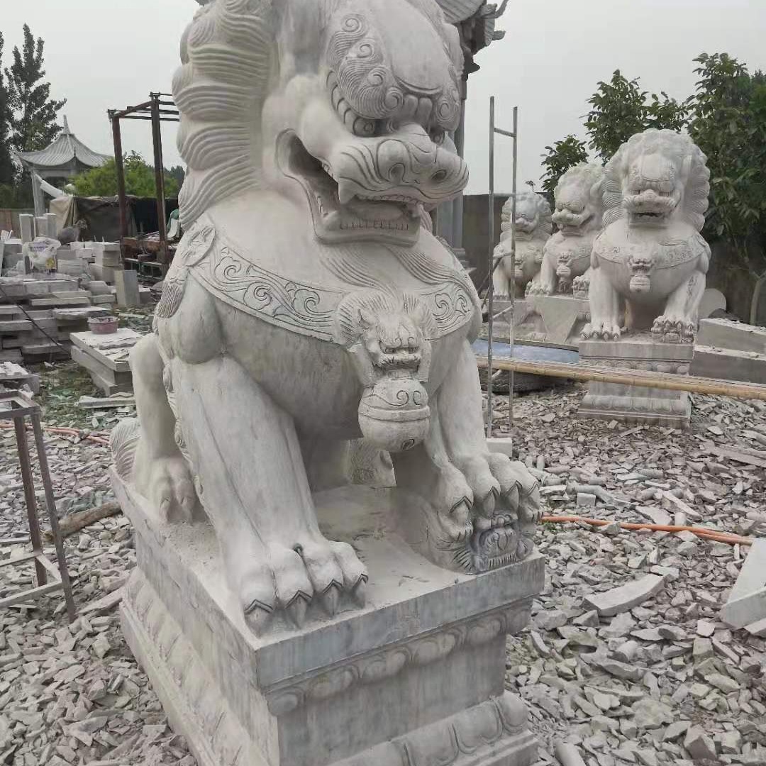 中式传统青石狮子 定制门前石狮子 富祥 石雕蹲狮定制 传统青石狮子图片