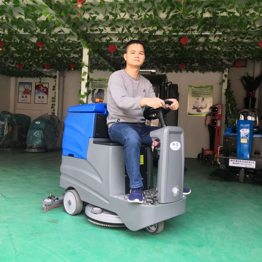 柳州商用清洗机 柳宝LB-70S电动洗地机 广西工业拖地机 驾驶式智能擦地机