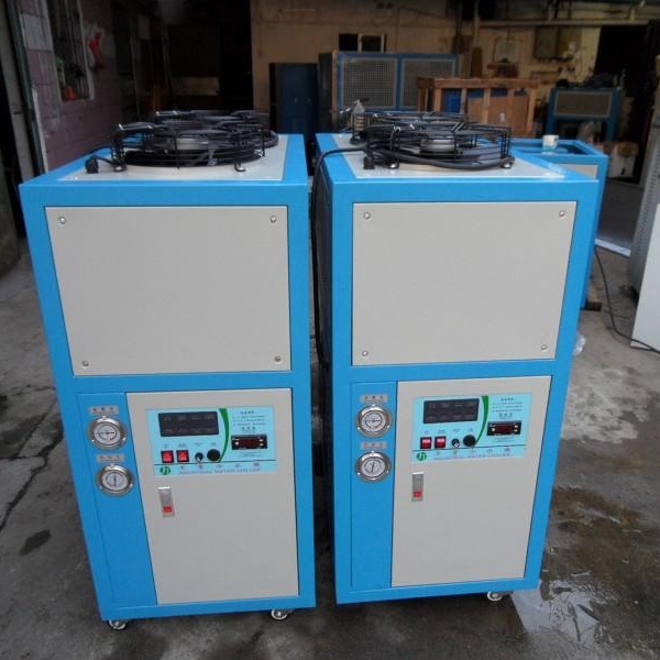 供应塑胶、电子、化工、电镀、药学设备冷水机，3HP风冷式冻水机，冷水机