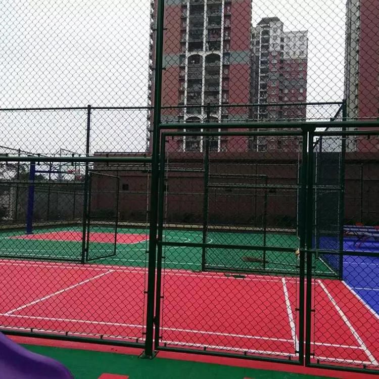 迅鹰pvc包塑篮球场围网 天津学校排球场围栏网 羽毛球场围网生产厂家 公园篮球场地围网