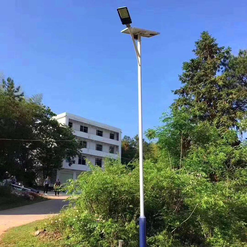 铜鼓6米海螺臂路灯供应 万载农村100W太阳能板太阳能路灯批发图片