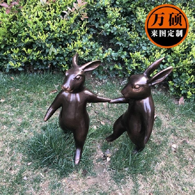 园林小兔子雕塑 玻璃钢卡通 仿真兔子雕塑定制  万硕图片