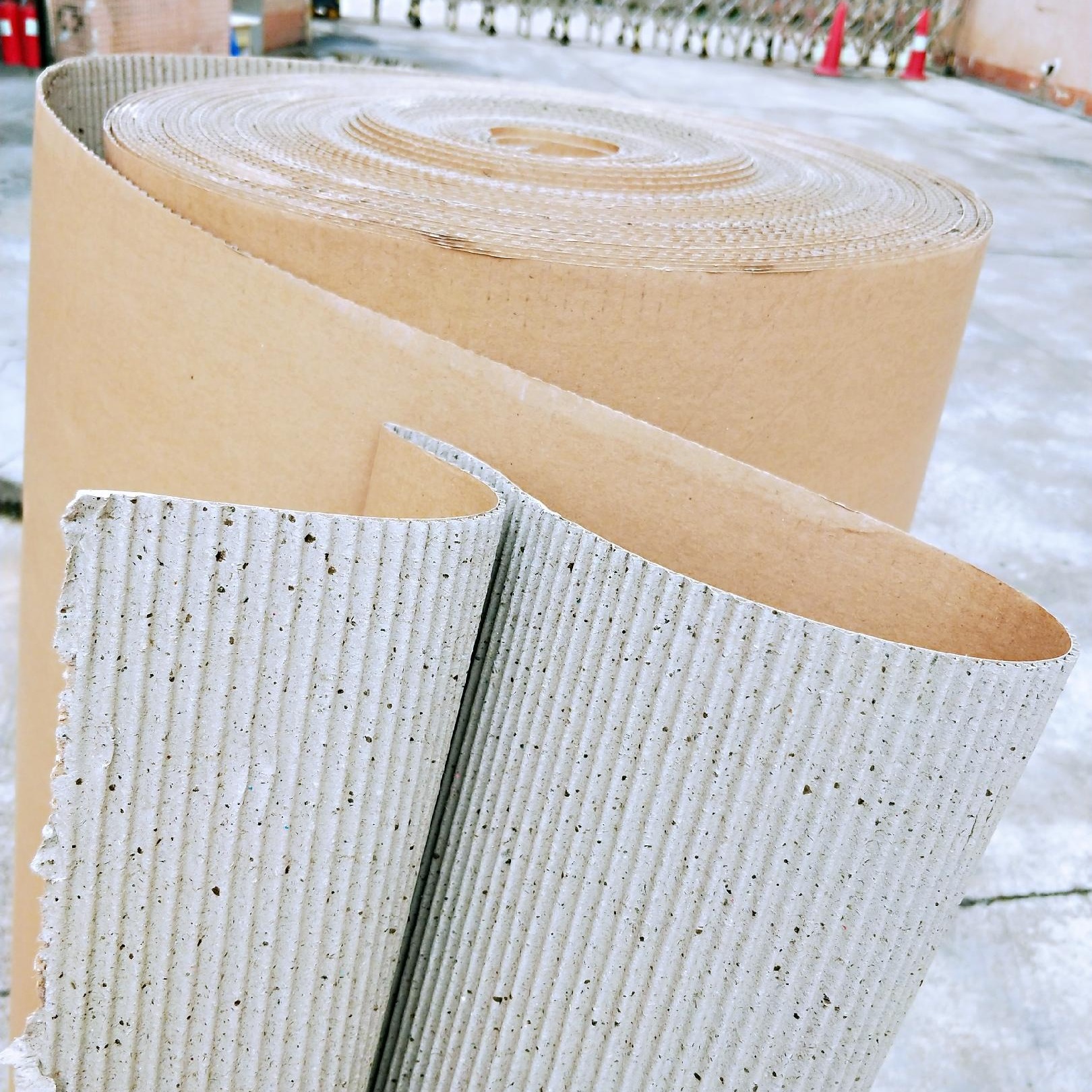 双层瓦楞纸 见坑纸1.250米 家具包装纸 印字纸皮 地板保护纸 家具包装纸
