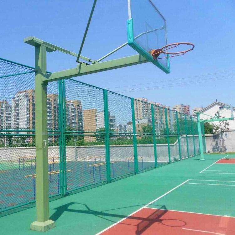 浸塑篮球场隔离网   迅鹰定做菱形孔球场护栏网   铁丝包塑排球场围网