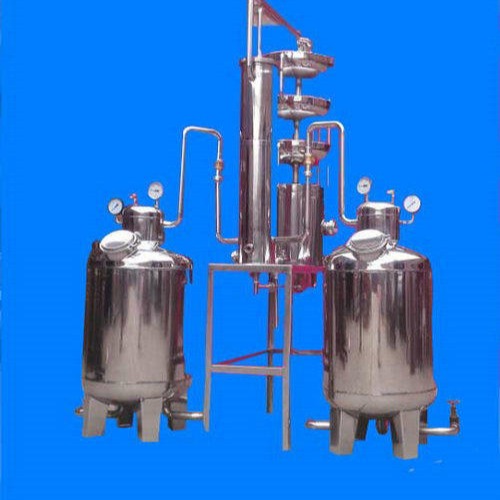 鑫华厂家直供1.5立方2个锅果酒不锈钢蒸馏机组    电加热白兰地蒸馏设备生产效率高