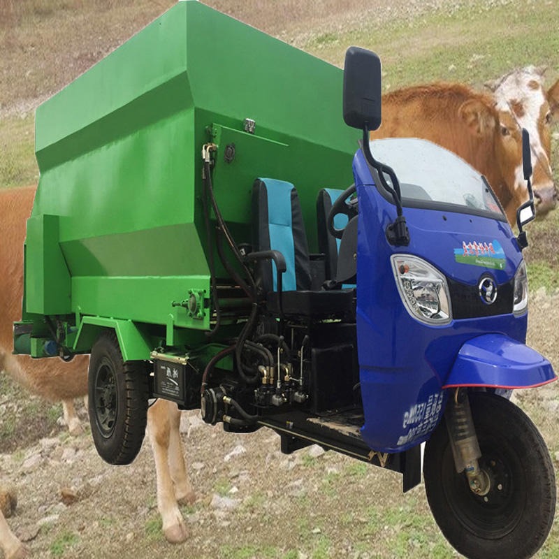新疆养牛厂饲料撒料车 牛棚青储饲料撒料机 出料无残留的撒料车