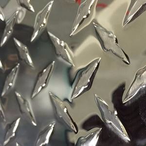 晟宏铝业供应1060花纹铝板