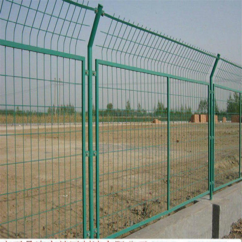 高铁带边框墨绿色护栏网 2米高带折弯护栏网 配件齐全 亚奇现货多图片