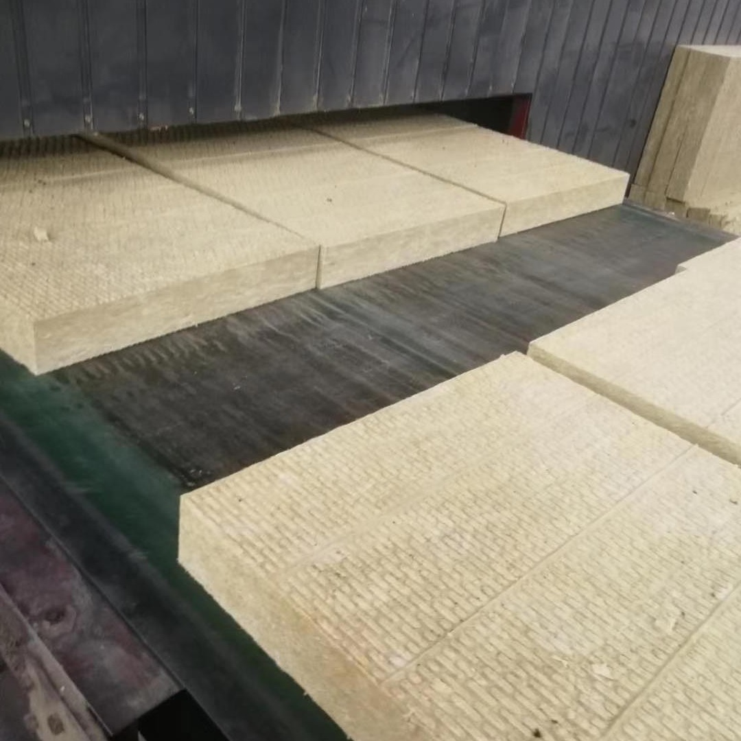 包检测防火岩棉板生产厂家福洛斯  屋面板保温黑岩棉板  外墙憎水岩棉板