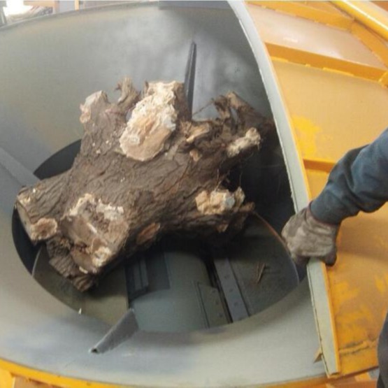 树墩边角料粉碎机产量高 大型转盘式树根粉碎机 博之鑫900型粗树根破碎机 木边角料粉碎机 木块破碎机