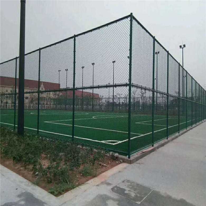 室外球场运动场 防护网厂家 笼式足球场隔离护栏 户外体育场菱形绿色围网