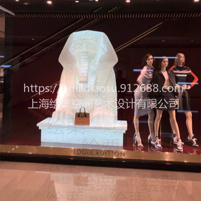 邵通商场橱窗展示 透光树脂人物雕塑艺术
