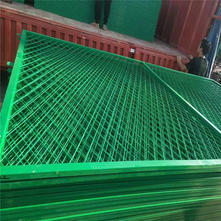 古道定制公路隔离栅 护栏网生产厂家 绿色包塑护栏网 宁夏双边丝护栏网图片