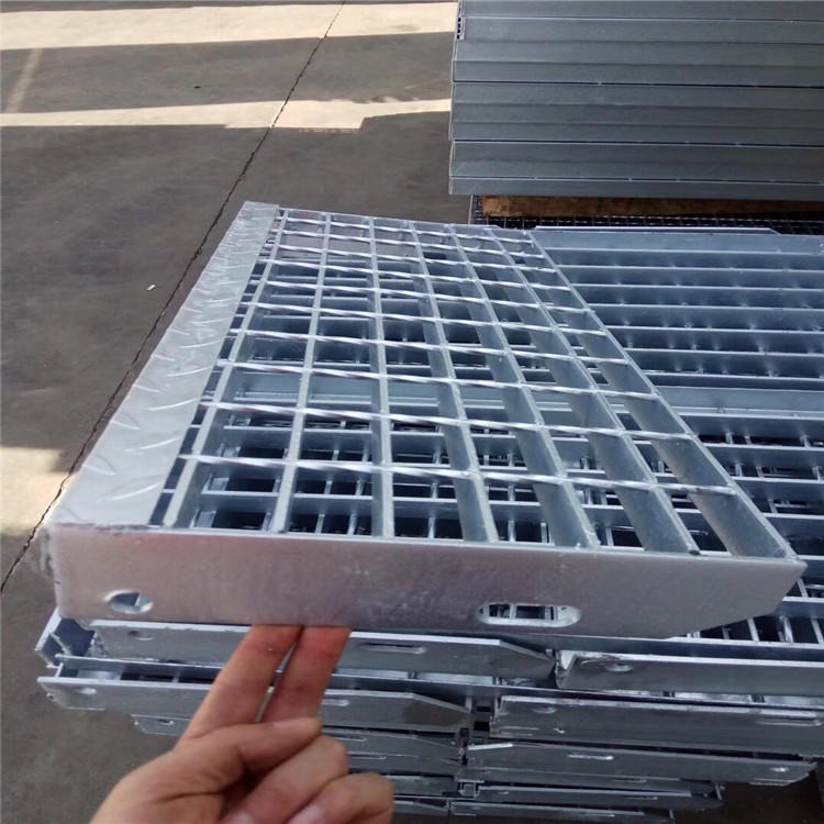 鼎佳-现货供应 梯踏步板厂家 镀锌楼梯踏步板T3  污水处理钢格栅板 双面拉焊 结实牢固 国标质量