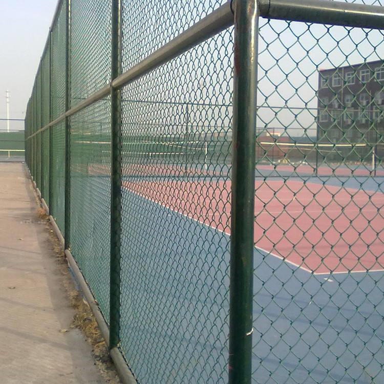 足球场围网  学校网球场围栏网厂家直销  迅鹰组装式球场场地围网厂
