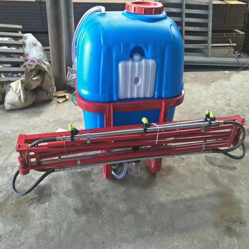 青海甘肃地区喷药罐，拖拉机后背负式的宽喷幅的打药机，大容量小麦玉米喷药机批发