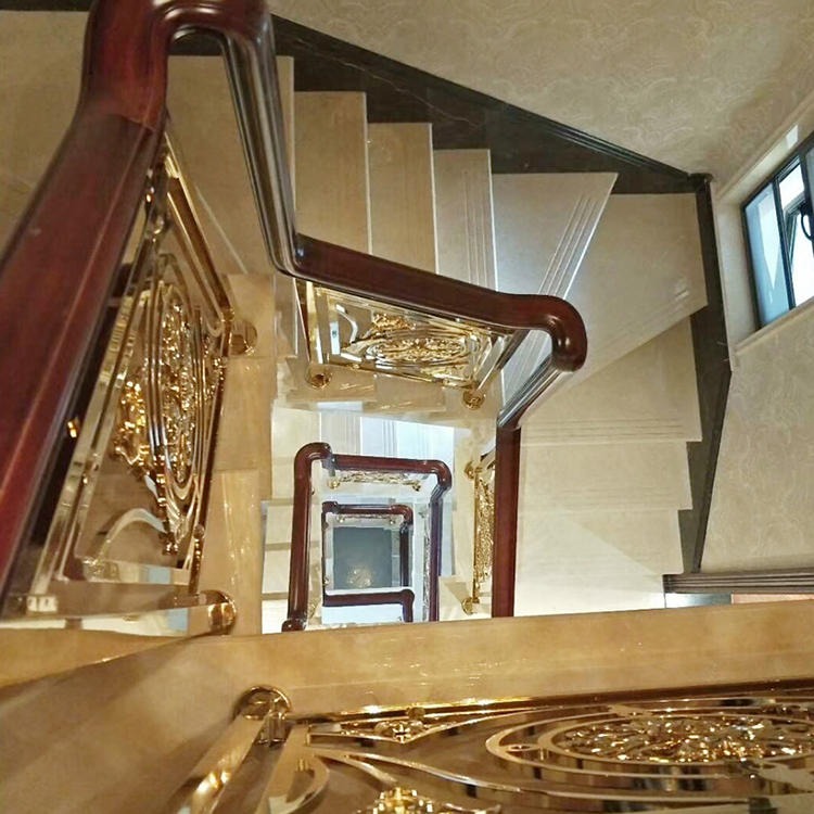 贵池别墅装置镀金别墅楼梯扶手生产教材图片