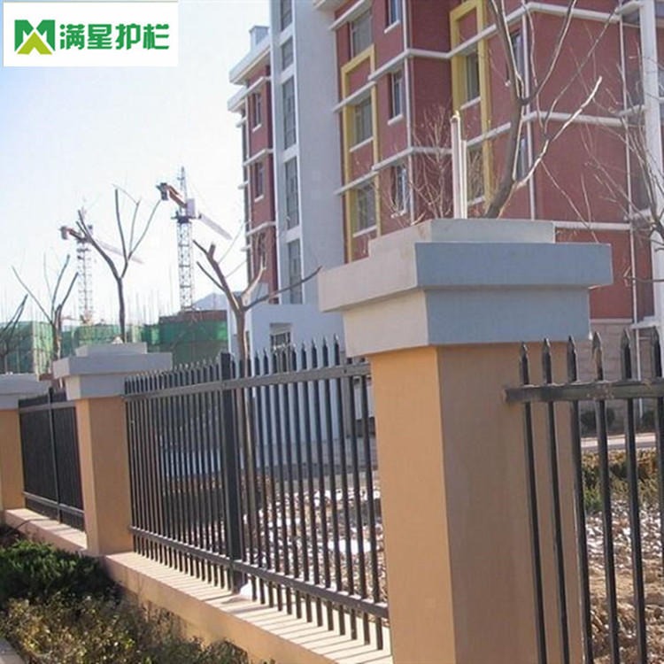 满星丝网供应北京校区 铁艺护栏 别墅小区围栏 锌钢护栏 校园围墙护栏 园艺护栏
