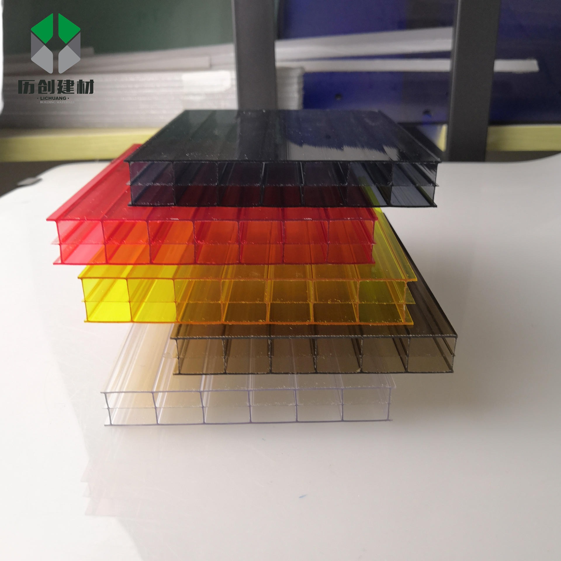 订制生产pc聚碳酸酯阳光板 6mm三层透明板材防腐蚀亮面塑料板广东厂家直供图片