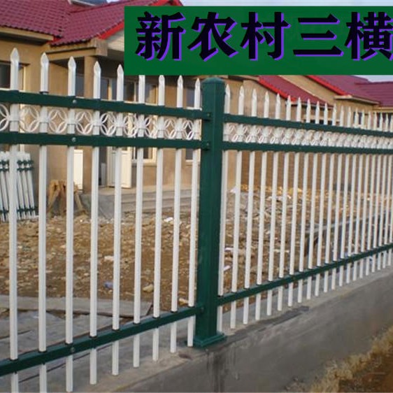 绿白色护栏  隔离带护栏  猪圈围栏  阿闯金属制品图片