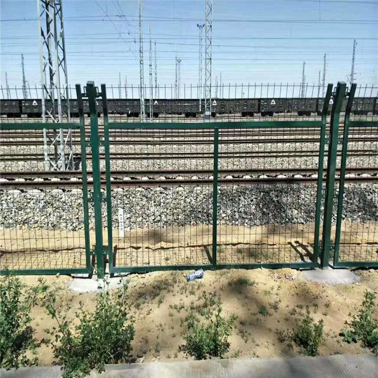 铁路护栏网厂家-浸塑铁路防护网-8002铁路护栏网-铁丝防护栏厂家价格