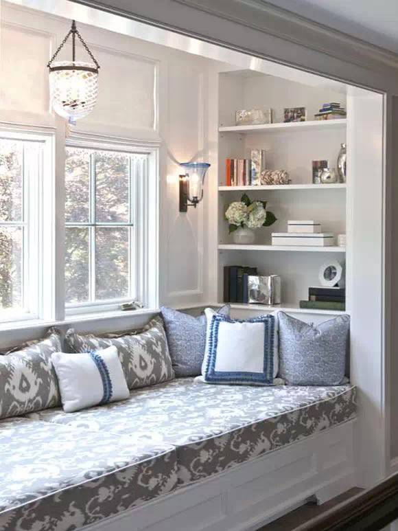 对称美感的卧室飘窗设计,透光性良好,打造此款飘窗有一个小前提