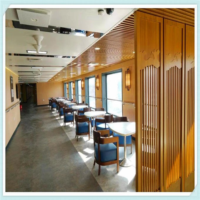 梅州餐厅墙面热转印木纹铝单板装饰   木纹铝屏风定制