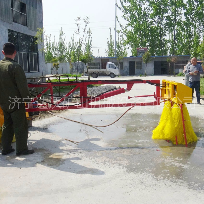 济宁达沃厂家直销生产 双回转式护栏清理机  桥梁道路护栏清理机城市护栏专用清理车