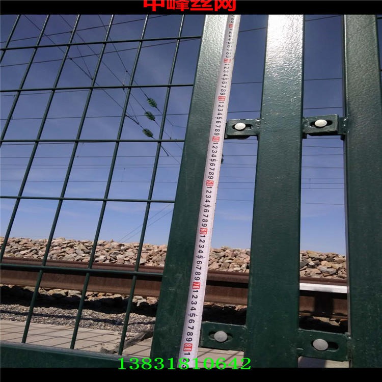 中峰丝网厂价销售铁路框架护栏网 墨绿色铁路防护栅栏  铁路隔离栅  框架防护栅栏 铁路防护栏 铁路护栏网
