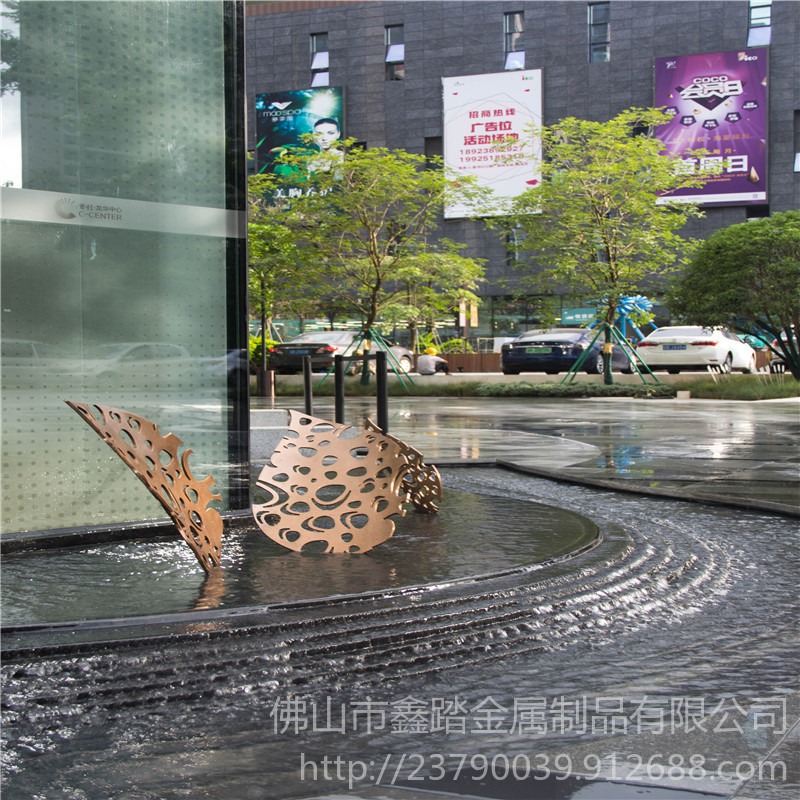深圳首创龙华中心电镀玫瑰金铝板锻打树叶雕塑摆件安装实物效果图