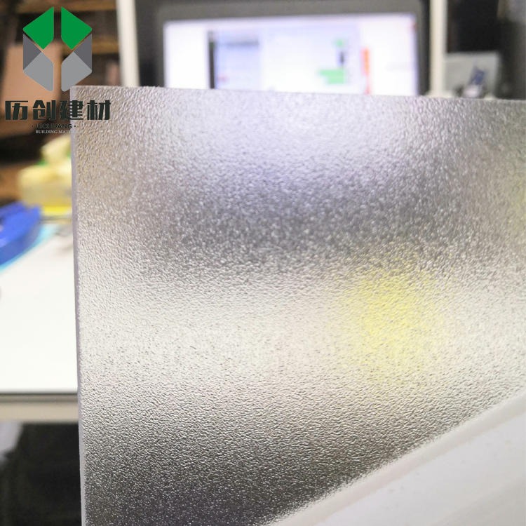 西宁厂家供应磨砂型聚碳酸酯PC塑料板单面磨砂PC板雨棚工程耐用pc板